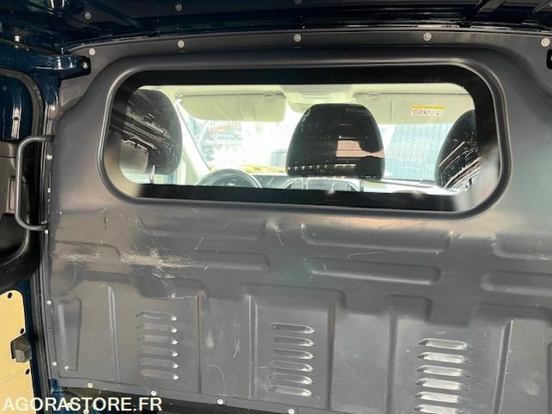 MERCEDES VITO FOURGON 116 CDI LONG 7G-TRONIC 3 PLACES - 2017 - Van panel: gambar 3 MERCEDES VITO FOURGON 116 CDI LONG 7G-TRONIC 3 PLACES - 2017 - Van panel: gambar 3