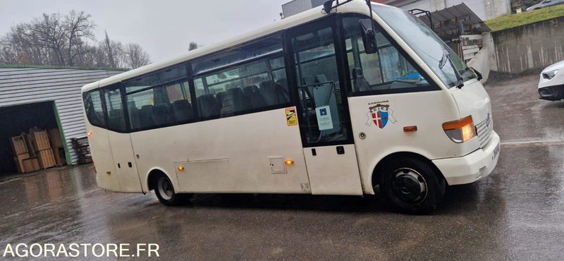 MINI-BUS MERCEDES VARIO - 127178 kms - 2000 - Bus mini, Van penumpang: gambar 2 MINI-BUS MERCEDES VARIO - 127178 kms - 2000 - Bus mini, Van penumpang: gambar 2