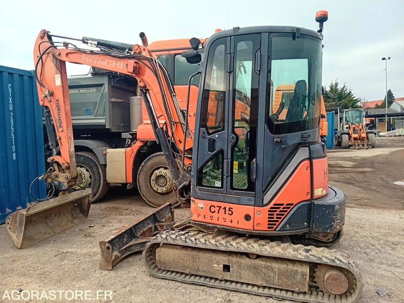 MINI-PELLE/CHENILLES HITACHI ZX38U-3CLR -- 2012 -- ENVIRON 6300 HEURES - Ekskavator: gambar 1 MINI-PELLE/CHENILLES HITACHI ZX38U-3CLR -- 2012 -- ENVIRON 6300 HEURES - Ekskavator: gambar 1