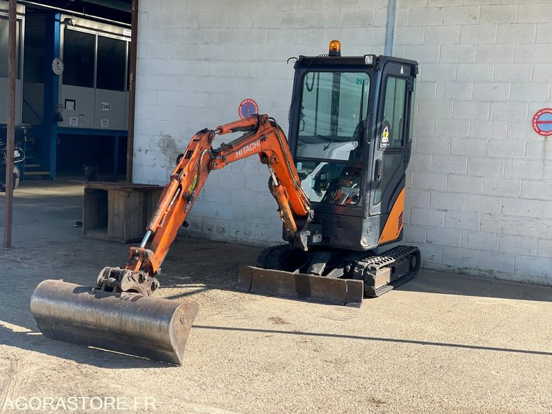 MINI-PELLE SUR CHENILLE CAOUTCHOUC HITACHI ZX17U-2 15CV 1.9T AVEC 3 GODETS - Ekskavator: gambar 1 MINI-PELLE SUR CHENILLE CAOUTCHOUC HITACHI ZX17U-2 15CV 1.9T AVEC 3 GODETS - Ekskavator: gambar 1