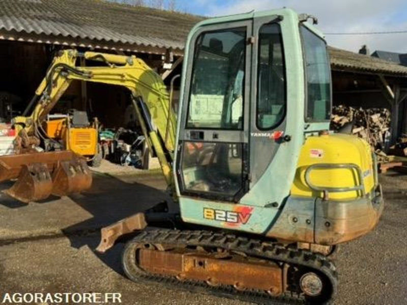 MINI-PELLE - YANMAR B25 V - 2,7 Tonnes - 2000 - 8471H - Ekskavator: gambar 1 MINI-PELLE - YANMAR B25 V - 2,7 Tonnes - 2000 - 8471H - Ekskavator: gambar 1