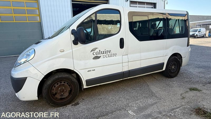 MINIBUS RENAULT TRAFIC 523 BBK 69 - Bus mini, Van penumpang: gambar 3 MINIBUS RENAULT TRAFIC 523 BBK 69 - Bus mini, Van penumpang: gambar 3