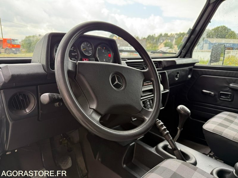 Mercedes Benz Classe G G290 (version court) 4x4 1995 - 231500 km - - Mobil SUV: gambar 4 Mercedes Benz Classe G G290 (version court) 4x4 1995 - 231500 km - - Mobil SUV: gambar 4