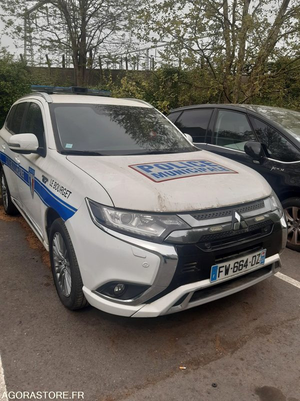 Mitsubichi Outlander - 2020 - 30000kms - FW664DZ - Mobil SUV: gambar 1 Mitsubichi Outlander - 2020 - 30000kms - FW664DZ - Mobil SUV: gambar 1