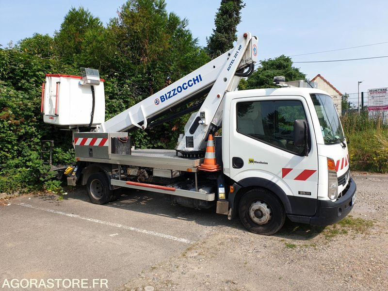 NACELLE NISSAN CABSTAR VL - Van jungkit: gambar 1 NACELLE NISSAN CABSTAR VL - Van jungkit: gambar 1