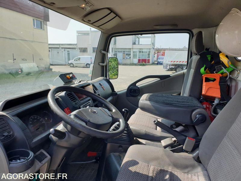 NACELLE NISSAN CABSTAR VL - Van jungkit: gambar 3 NACELLE NISSAN CABSTAR VL - Van jungkit: gambar 3
