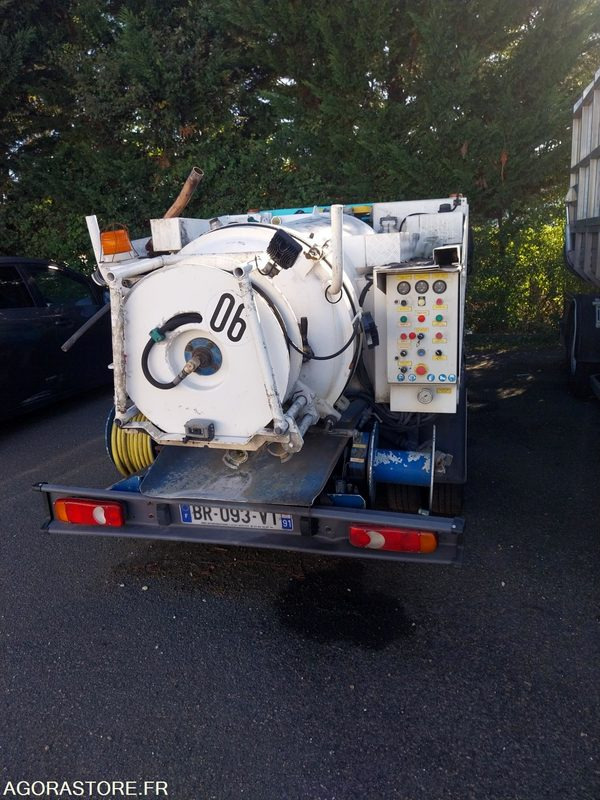 NISSAN Cabstar 3T5 BAROCLEAN 2011 (400 000Km) NON ROULANT EXPORT EXCLUSIVEMENT - Truk vakum: gambar 4 NISSAN Cabstar 3T5 BAROCLEAN 2011 (400 000Km) NON ROULANT EXPORT EXCLUSIVEMENT - Truk vakum: gambar 4