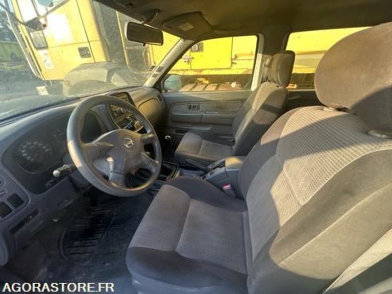 NISSAN KING-CAB - 2010 - 218034km - AZ254QR - Truk pikap: gambar 4 NISSAN KING-CAB - 2010 - 218034km - AZ254QR - Truk pikap: gambar 4