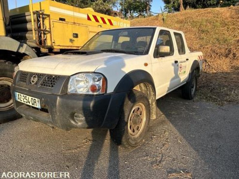 NISSAN KING-CAB - 2010 - 218034km - AZ254QR - Truk pikap: gambar 2 NISSAN KING-CAB - 2010 - 218034km - AZ254QR - Truk pikap: gambar 2