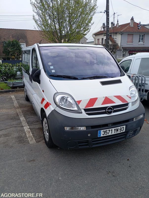 OPEL VIVARO MINIBUS 2.5 DTI 16V 9 PLACES NON ROULANT - Bus mini, Van penumpang: gambar 1 OPEL VIVARO MINIBUS 2.5 DTI 16V 9 PLACES NON ROULANT - Bus mini, Van penumpang: gambar 1