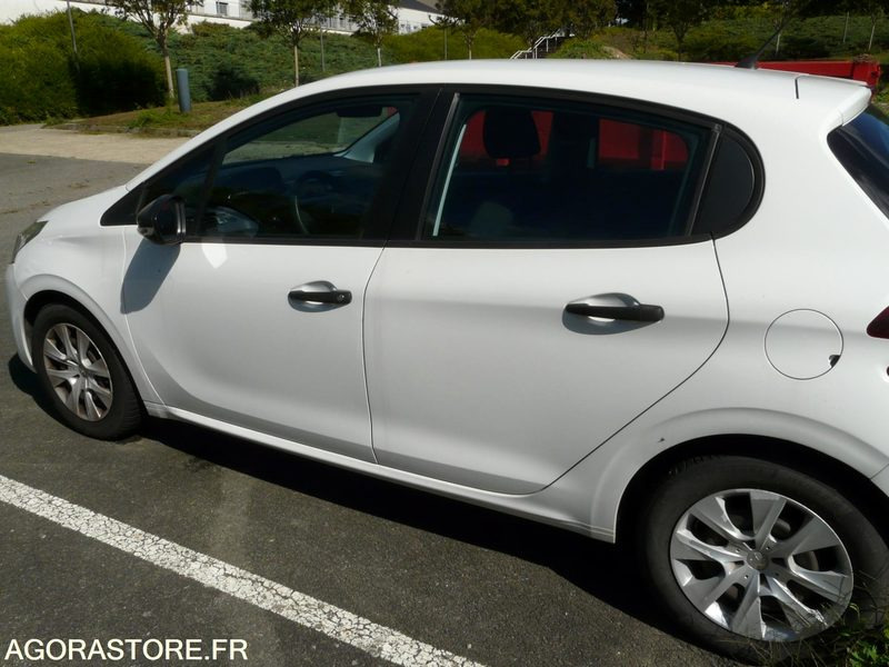 PEUGEOT 208 DX190CZ - Mobil: gambar 4 PEUGEOT 208 DX190CZ - Mobil: gambar 4