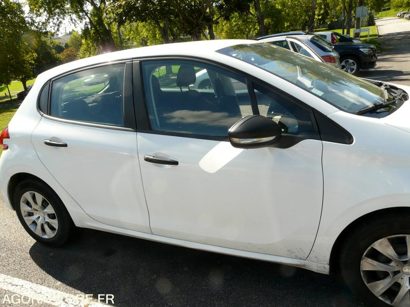 PEUGEOT 208 DX201CZ - Mobil: gambar 2 PEUGEOT 208 DX201CZ - Mobil: gambar 2