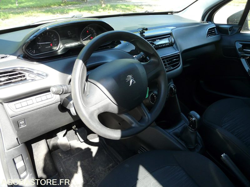 PEUGEOT 208 DX207CZ - Mobil: gambar 5 PEUGEOT 208 DX207CZ - Mobil: gambar 5