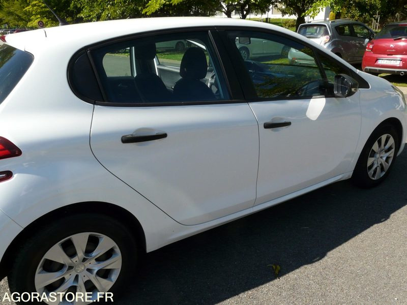PEUGEOT 208 DX207CZ - Mobil: gambar 3 PEUGEOT 208 DX207CZ - Mobil: gambar 3