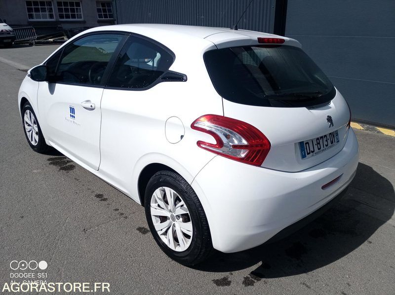 PEUGEOT 208 ESSENCE 39 000 km 2014 DJ873QY - Mobil: gambar 4 PEUGEOT 208 ESSENCE 39 000 km 2014 DJ873QY - Mobil: gambar 4