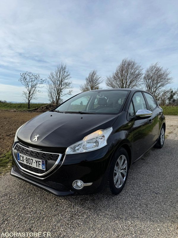 PEUGEOT 208 URBAN SOUL 1ER MAIN 150.000km - Mobil: gambar 2 PEUGEOT 208 URBAN SOUL 1ER MAIN 150.000km - Mobil: gambar 2