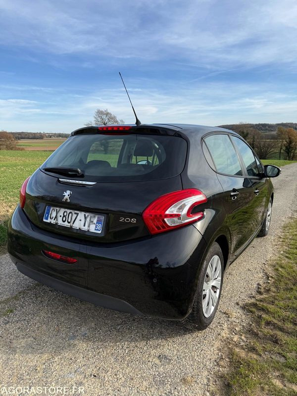 PEUGEOT 208 URBAN SOUL 1ER MAIN 150.000km - Mobil: gambar 3 PEUGEOT 208 URBAN SOUL 1ER MAIN 150.000km - Mobil: gambar 3