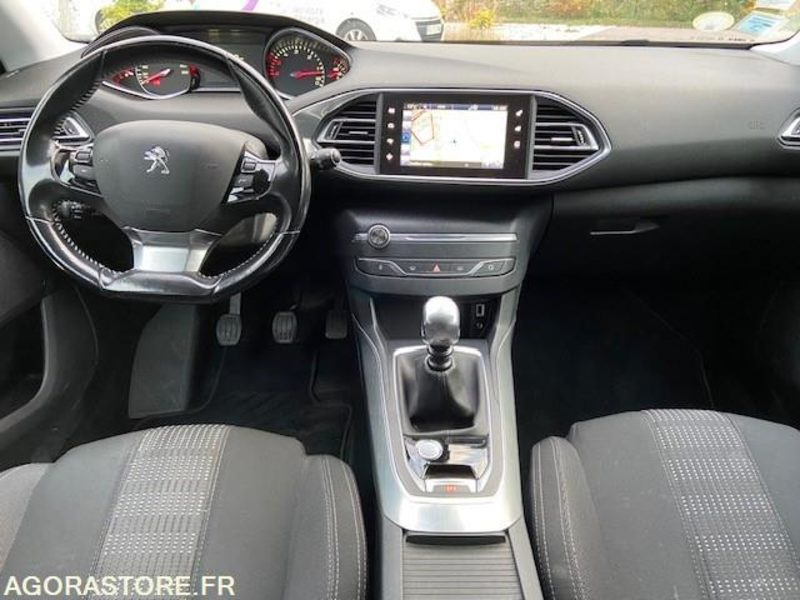 PEUGEOT 308SW - 2016 - 172000 KM - Station wagon: gambar 4 PEUGEOT 308SW - 2016 - 172000 KM - Station wagon: gambar 4