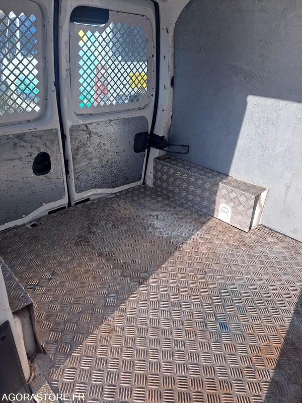 Van kecil PEUGEOT PARTNER 103583kms 2004: gambar 9 Van kecil PEUGEOT PARTNER 103583kms 2004: gambar 9