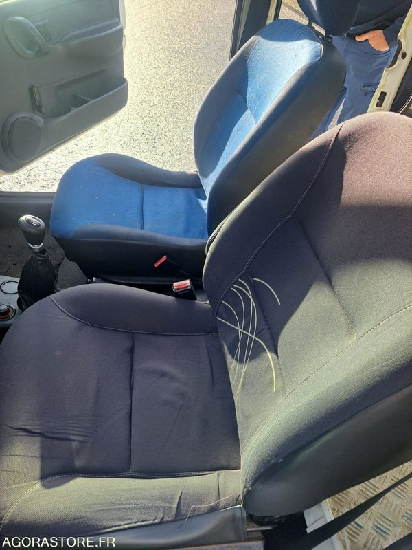 Van kecil PEUGEOT PARTNER 103583kms 2004: gambar 8 Van kecil PEUGEOT PARTNER 103583kms 2004: gambar 8