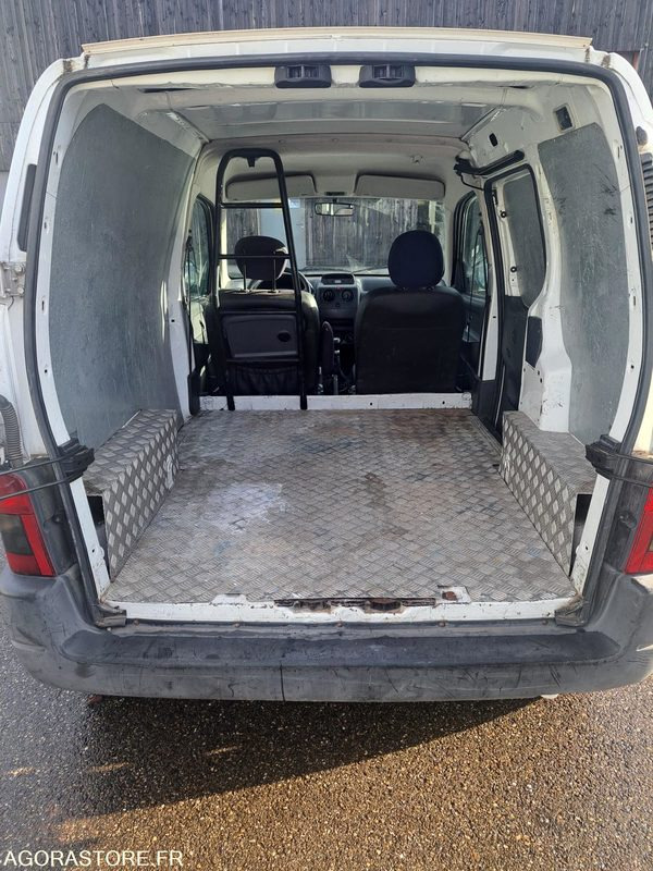 Van kecil PEUGEOT PARTNER 103583kms 2004: gambar 6 Van kecil PEUGEOT PARTNER 103583kms 2004: gambar 6