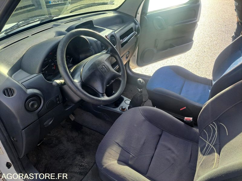 Van kecil PEUGEOT PARTNER 103583kms 2004: gambar 7 Van kecil PEUGEOT PARTNER 103583kms 2004: gambar 7
