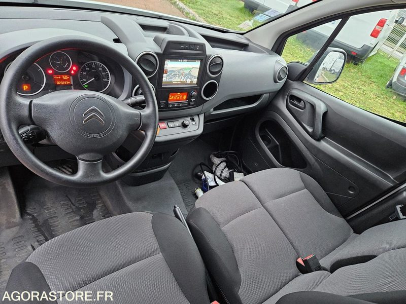PEUGEOT PARTNER ÉLECTRIQUE 3 PLACES GPS CLIM - 2017 - 23300KMS - Van kecil, Van listrik: gambar 5 PEUGEOT PARTNER ÉLECTRIQUE 3 PLACES GPS CLIM - 2017 - 23300KMS - Van kecil, Van listrik: gambar 5