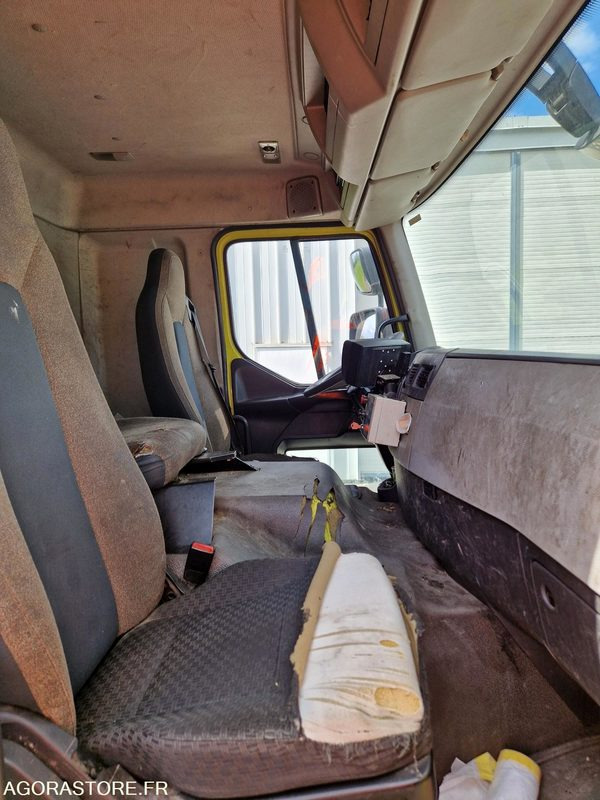 PORTEUR BOM 26T VOLVO GEESINK - 2014 - 154700kms - Truk sampah: gambar 3 PORTEUR BOM 26T VOLVO GEESINK - 2014 - 154700kms - Truk sampah: gambar 3