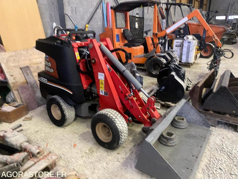 PORTEUR MULTI OUTILS DITCH WITCH ZAHN R300 - Loader konstruksi: gambar 2 PORTEUR MULTI OUTILS DITCH WITCH ZAHN R300 - Loader konstruksi: gambar 2