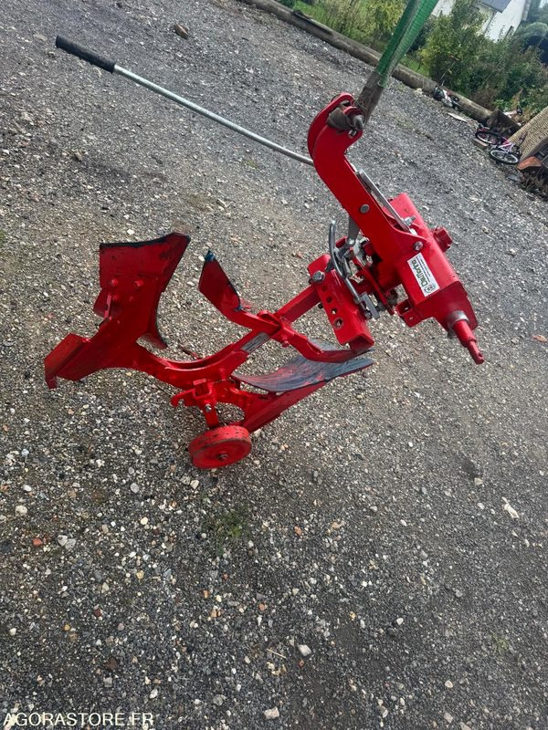 CHARRUE 1 SOCLE MICRO TRACTEUR - Peralatan pertanian: gambar 2 CHARRUE 1 SOCLE MICRO TRACTEUR - Peralatan pertanian: gambar 2