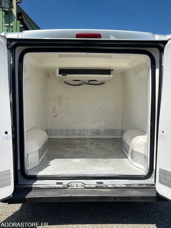 Peugeot Boxer L1H2 330 L1H1 2L Bluehdi - 2017 - 139 950km - Van berpendingin: gambar 4 Peugeot Boxer L1H2 330 L1H1 2L Bluehdi - 2017 - 139 950km - Van berpendingin: gambar 4