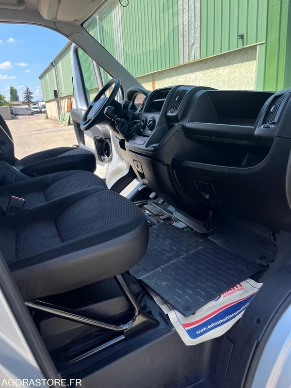 Peugeot Boxer L1H2 330 L1H1 2L Bluehdi - 2017 - 139 950km - Van berpendingin: gambar 5 Peugeot Boxer L1H2 330 L1H1 2L Bluehdi - 2017 - 139 950km - Van berpendingin: gambar 5