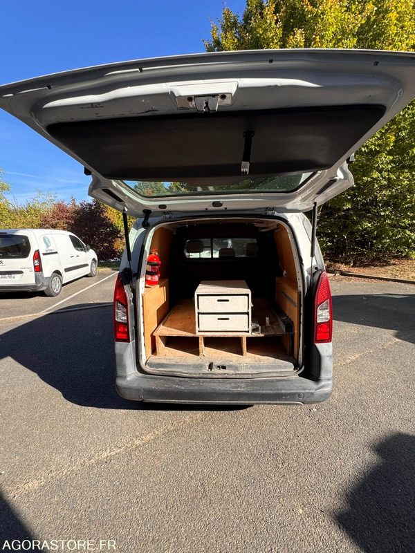 Peugeot Partner Phase 2 L11.6 Blue HDi FAP Fourgon S&S 100cv - Van kecil: gambar 3 Peugeot Partner Phase 2 L11.6 Blue HDi FAP Fourgon S&S 100cv - Van kecil: gambar 3