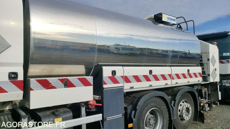 RENAULT C380 - 2015 - 56483 KM - Truk tangki: gambar 4 RENAULT C380 - 2015 - 56483 KM - Truk tangki: gambar 4