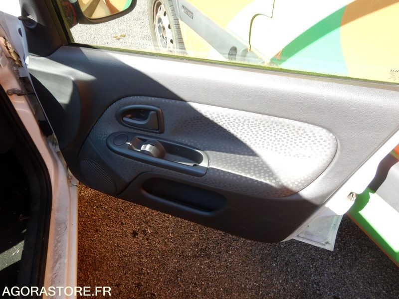 Mobil RENAULT CLIO Diesel: gambar 10