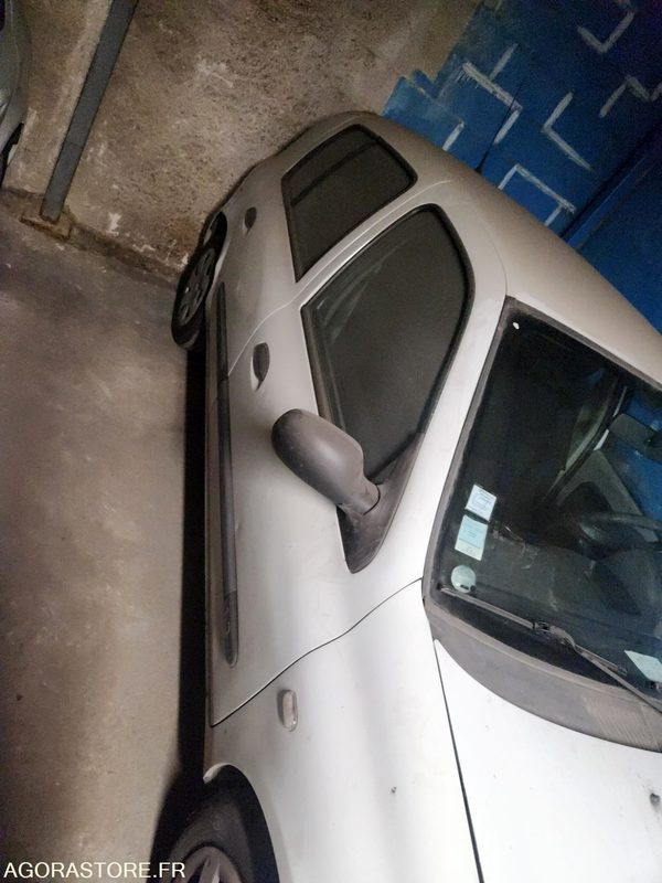 RENAULT CLIO - Mobil: gambar 2 RENAULT CLIO - Mobil: gambar 2