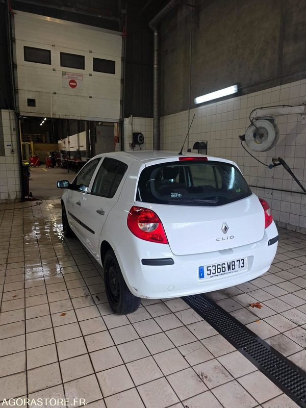 RENAULT CLIO - Mobil: gambar 1 RENAULT CLIO - Mobil: gambar 1