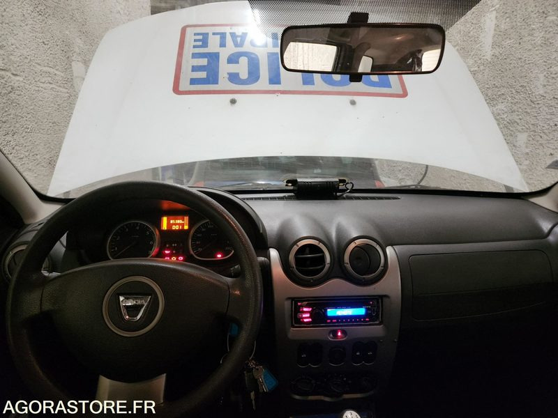 RENAULT DUSTER - Mobil SUV: gambar 2 RENAULT DUSTER - Mobil SUV: gambar 2