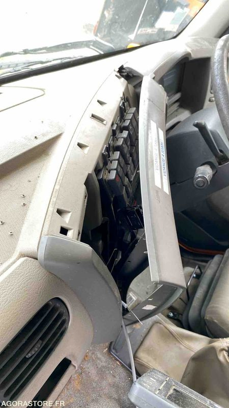 RENAULT DXI 310 - Penyapu jalan: gambar 4 RENAULT DXI 310 - Penyapu jalan: gambar 4