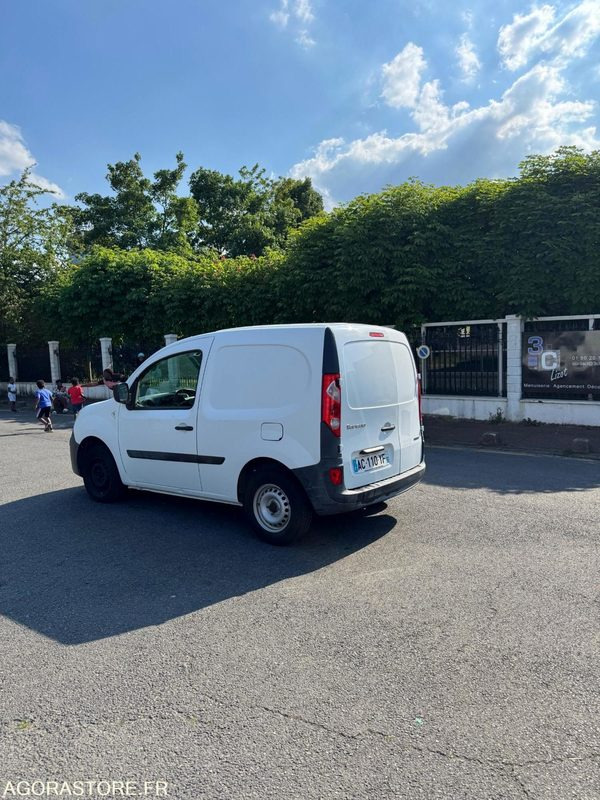 RENAULT KANGOO 1.6 90 ESSENCE - 31 000 KM - Van kecil: gambar 2 RENAULT KANGOO 1.6 90 ESSENCE - 31 000 KM - Van kecil: gambar 2