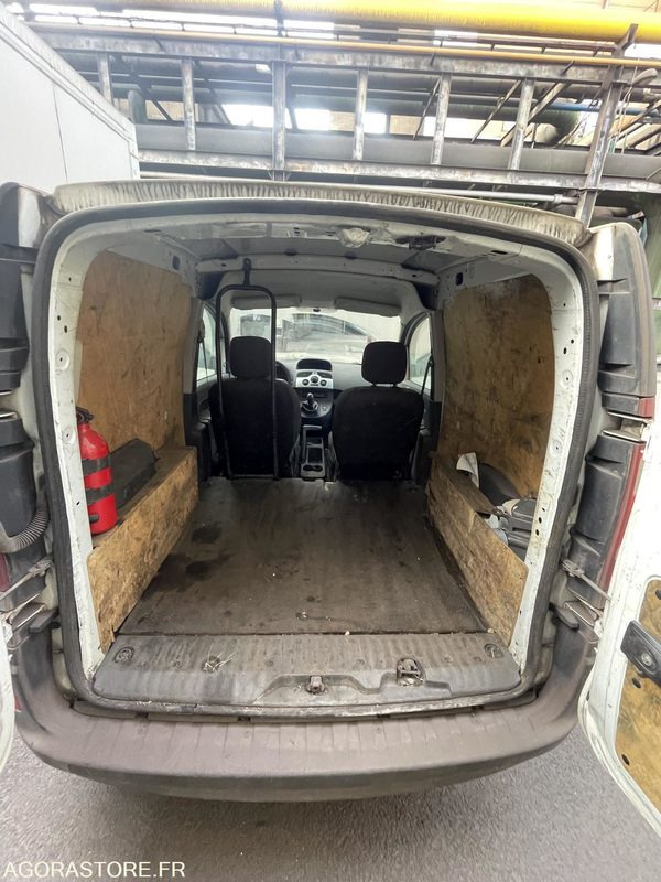 RENAULT KANGOO - 2011 - 157271KMs - BY-686-NP - Van kecil: gambar 2 RENAULT KANGOO - 2011 - 157271KMs - BY-686-NP - Van kecil: gambar 2