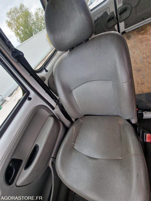 Van kecil RENAULT KANGOO - LOT N°2: gambar 11 Van kecil RENAULT KANGOO - LOT N°2: gambar 11
