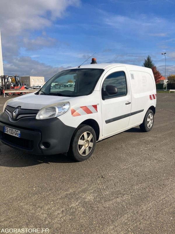 RENAULT KANGOO diesel - Année 2017 - 330 000 km - Van kecil: gambar 1 RENAULT KANGOO diesel - Année 2017 - 330 000 km - Van kecil: gambar 1