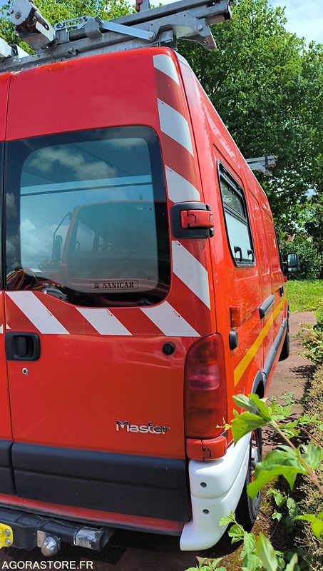 RENAULT MASTER II 2,5D - 2000 - 148197kms - Van panel: gambar 4 RENAULT MASTER II 2,5D - 2000 - 148197kms - Van panel: gambar 4