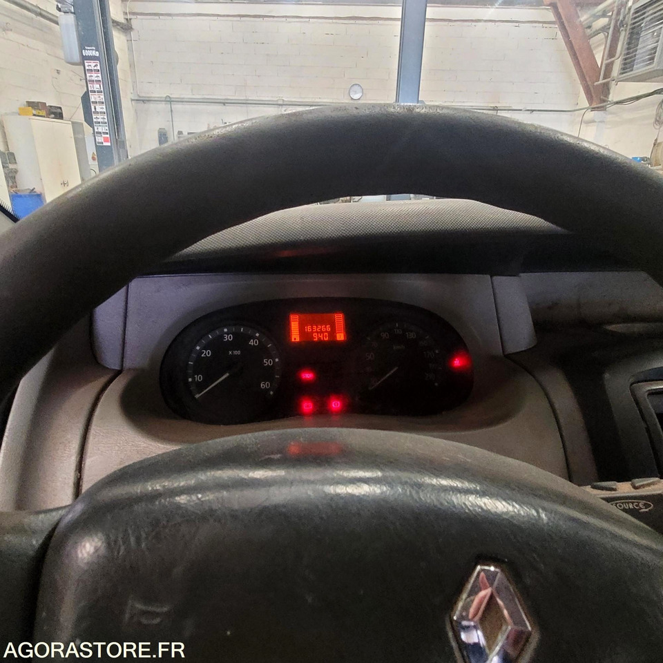 RENAULT TRAFIC 163266 kms 2006 - Van panel: gambar 5 RENAULT TRAFIC 163266 kms 2006 - Van panel: gambar 5