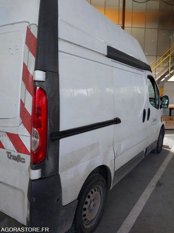 RENAULT TRAFIC 2007 - Van panel: gambar 5 RENAULT TRAFIC 2007 - Van panel: gambar 5