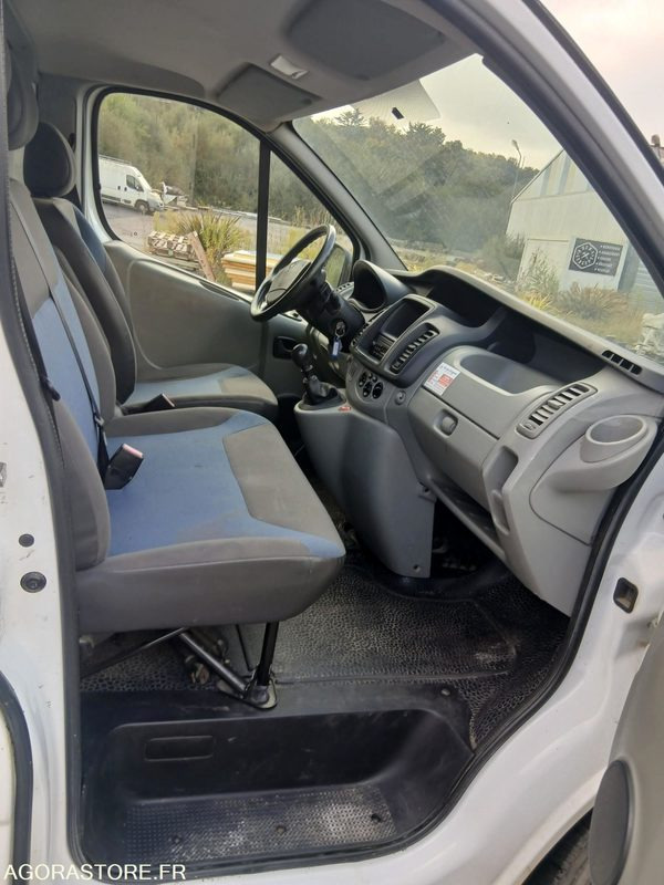RENAULT TRAFIC - 2011 - 238418 Kms - Van panel: gambar 4 RENAULT TRAFIC - 2011 - 238418 Kms - Van panel: gambar 4
