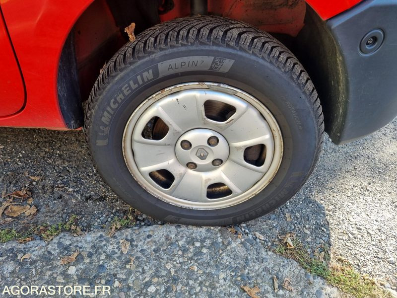 Reanult Kangoo 4x4 - 7353 XZ 63 - 2005 - Van kecil: gambar 5 Reanult Kangoo 4x4 - 7353 XZ 63 - 2005 - Van kecil: gambar 5