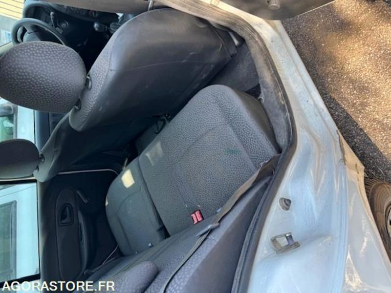 Renault CLIO 2 - Mobil: gambar 4 Renault CLIO 2 - Mobil: gambar 4