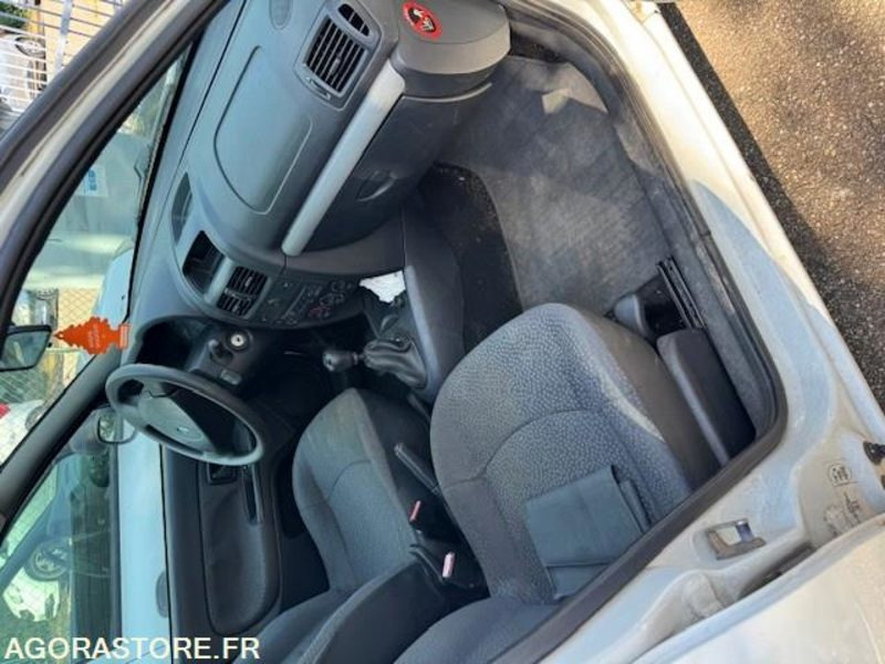 Renault CLIO 2 - Mobil: gambar 5 Renault CLIO 2 - Mobil: gambar 5